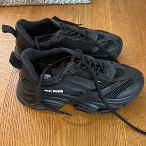 Excellent condition black 👟 shoes